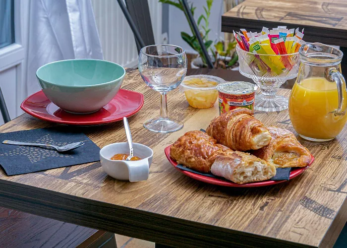 Frühstückspension D Hotes Les Papillons 3*